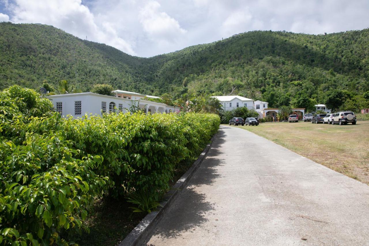 Icis Villas Brewers Bay Екстериор снимка